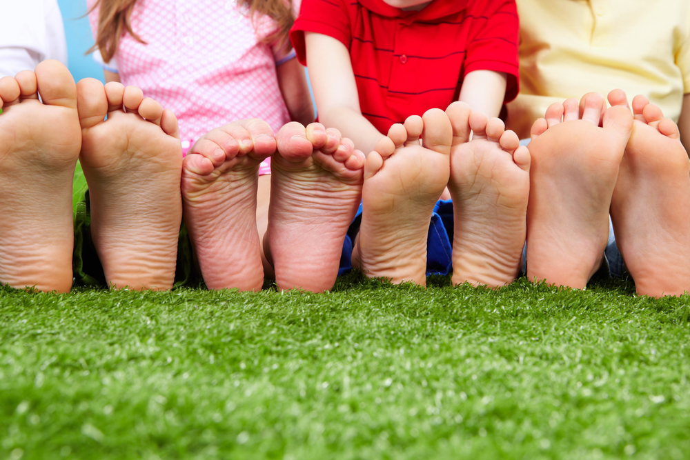 barefoot-kids-1